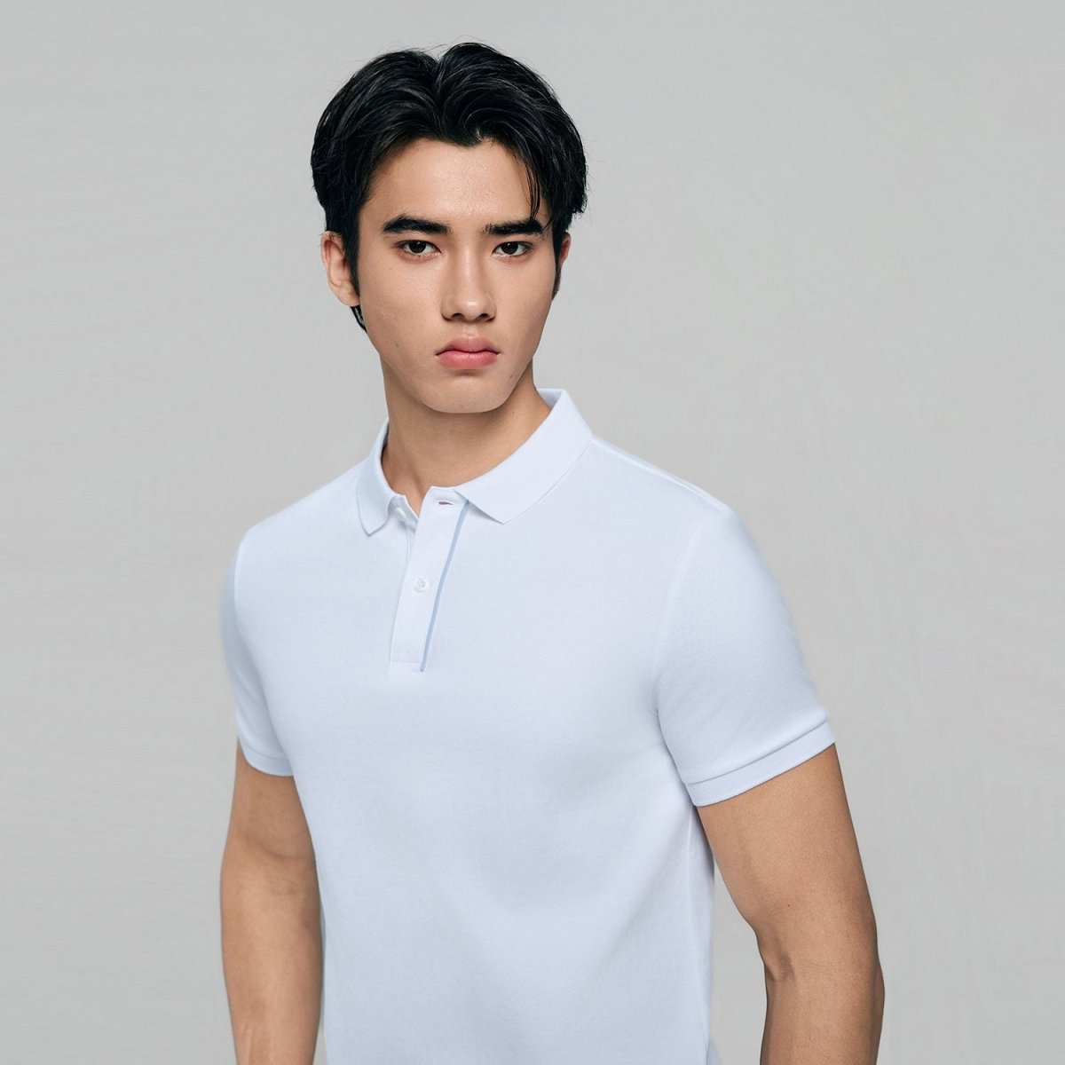 Men's Slim Fit Cool Touch Cotton Nylon Pique Flat Knit Collar Solid Polo