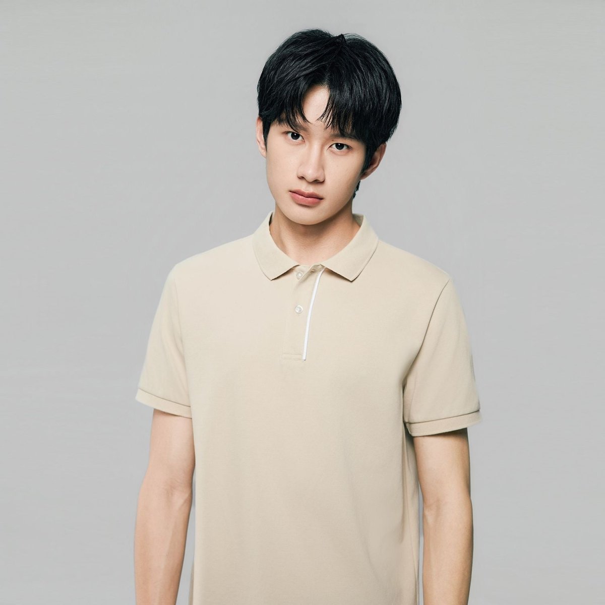 Men's Slim Fit Cool Touch Cotton Nylon Pique Flat Knit Collar Solid Polo