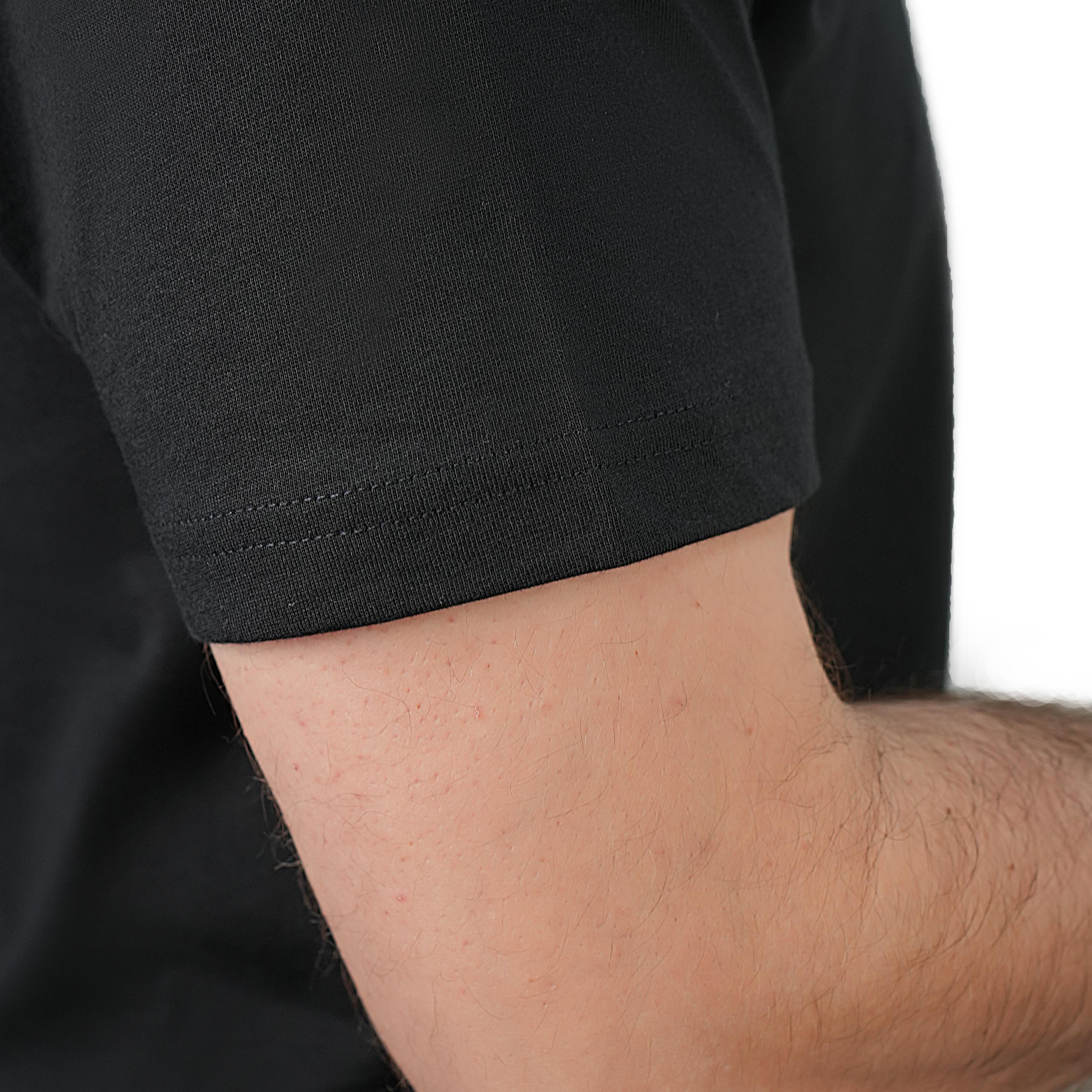 تي شيرت رجالي من القطن بقصة ضيقة ومطبوع عليه رسالة