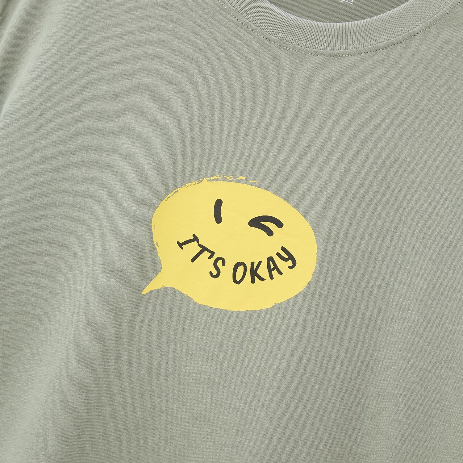 تي شيرت رجالي من القطن بقصة ضيقة ومطبوع عليه رسالة