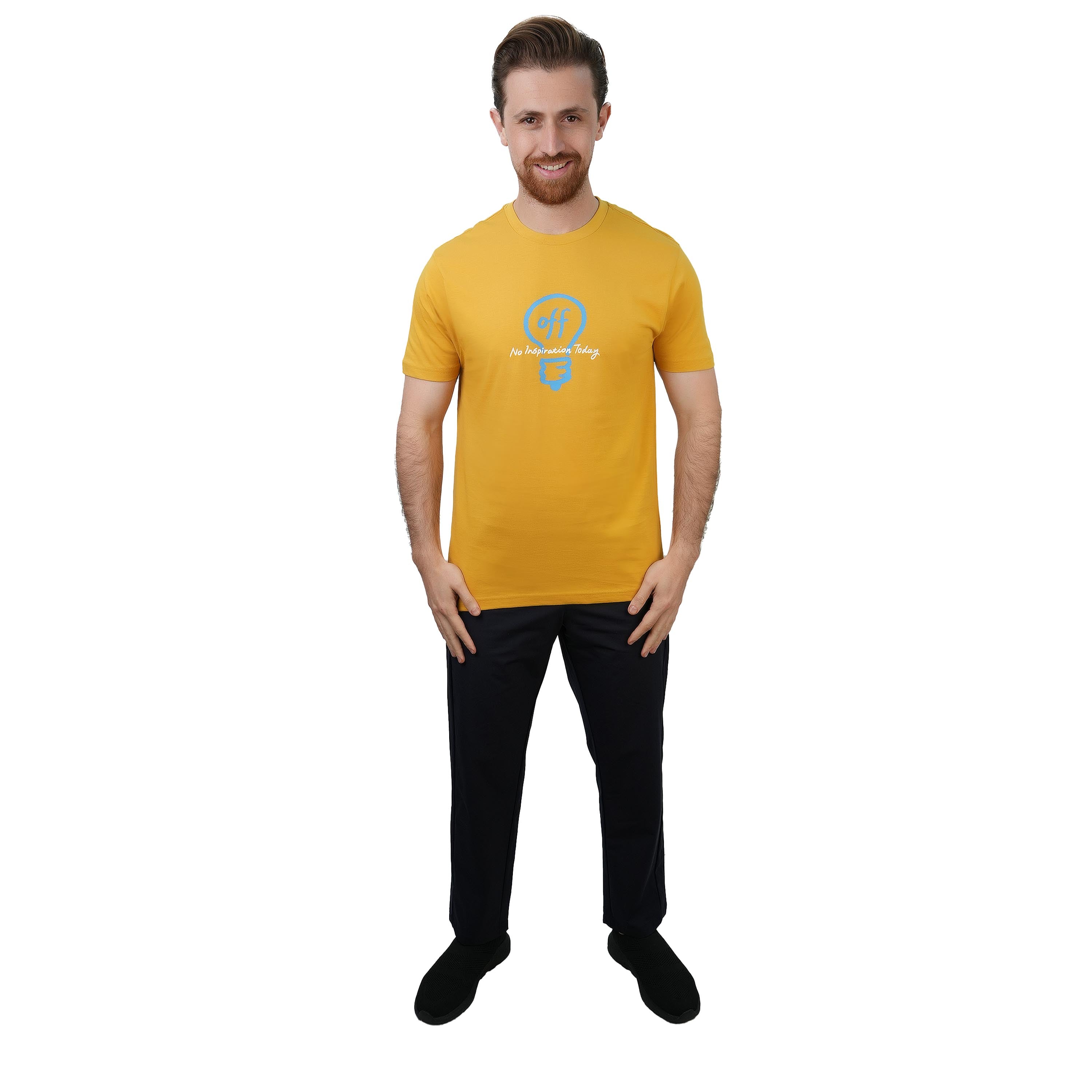 تي شيرت رجالي من القطن بقصة ضيقة ومطبوع عليه رسالة