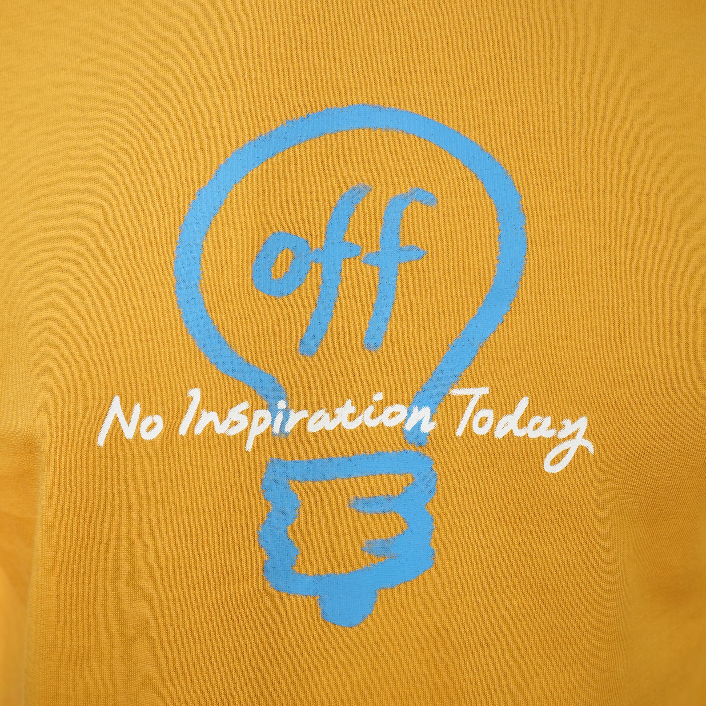 تي شيرت رجالي من القطن بقصة ضيقة ومطبوع عليه رسالة