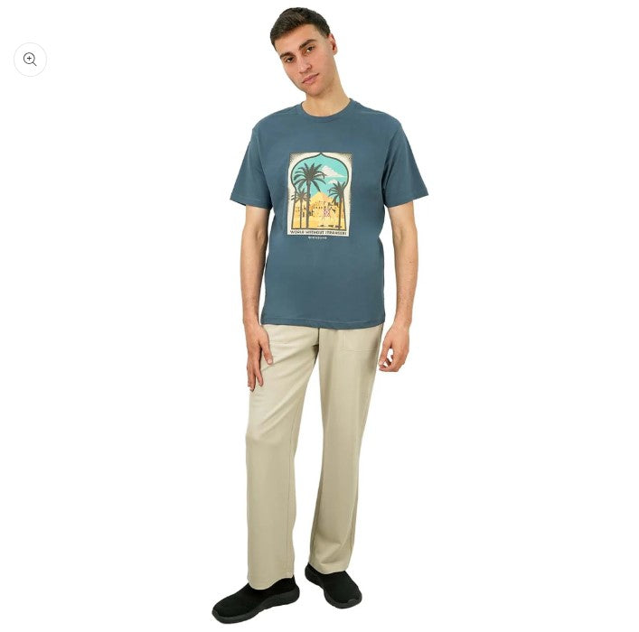 تي شيرت رجالي مطبوع عليه عبارة "عالم بلا غرباء" - قصة ضيقة، رقبة دائرية، قطن