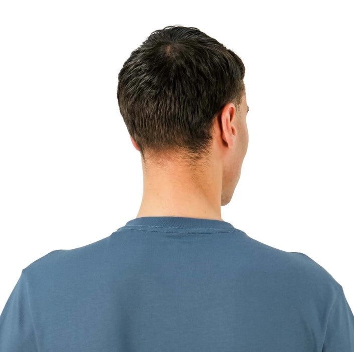 تي شيرت رجالي مطبوع عليه عبارة "عالم بلا غرباء" - قصة ضيقة، رقبة دائرية، قطن