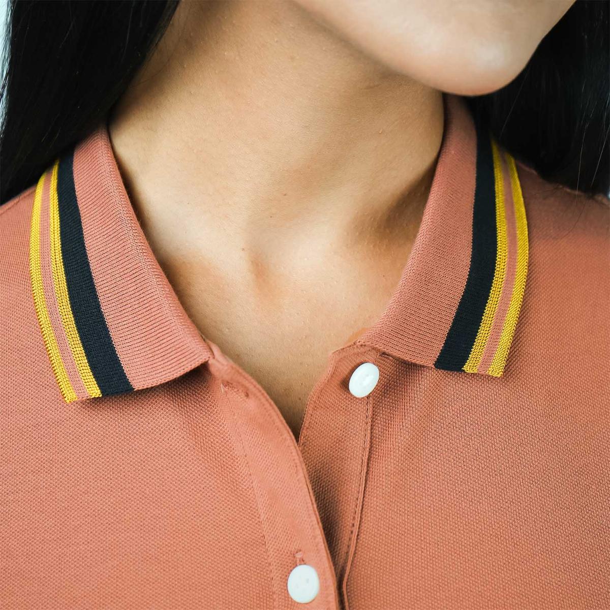 قميص بولو نسائي كلاسيكي من القطن بيكيه - قصة ضيقة، تفاصيل مطرزة