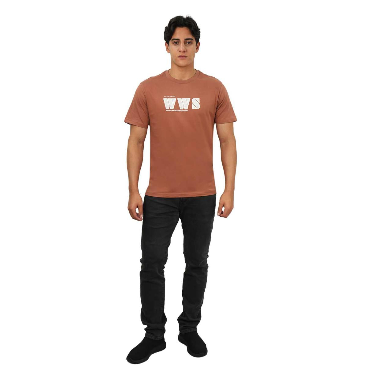 تي شيرت رجالي مطبوع عليه عبارة "عالم بلا غرباء" - قصة ضيقة، رقبة دائرية، قطن