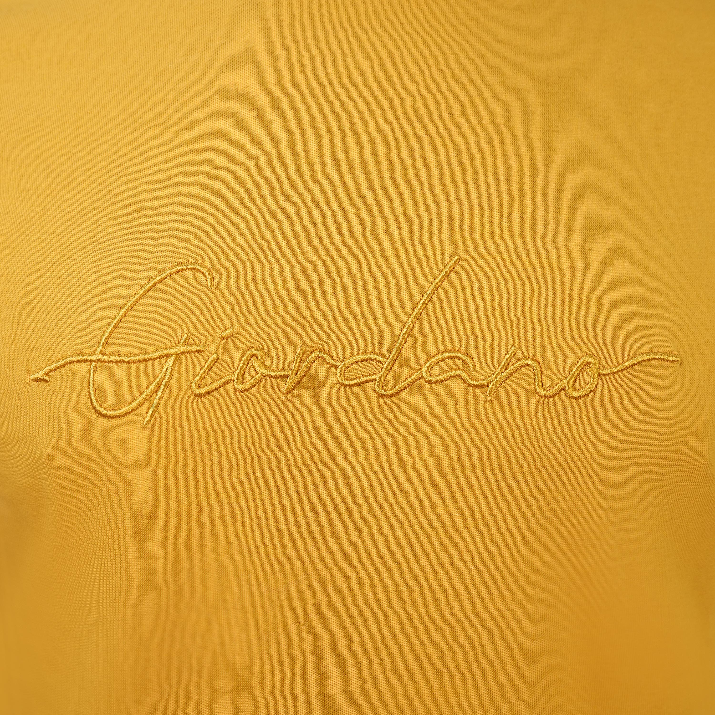 تي شيرت رجالي بقصّة Slim Fit من القطن بطبعة مميزة