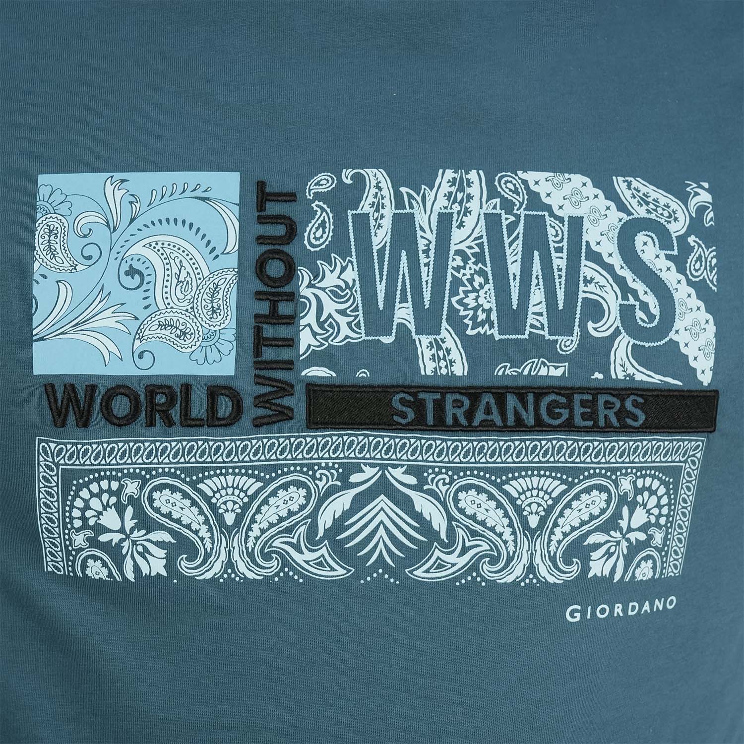 تي شيرت رجالي مطبوع عليه عبارة "عالم بلا غرباء" - قصة ضيقة، رقبة دائرية، قطن