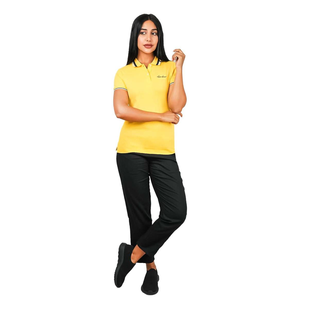 قميص بولو نسائي كلاسيكي من القطن بيكيه - قصة ضيقة، تفاصيل مطرزة