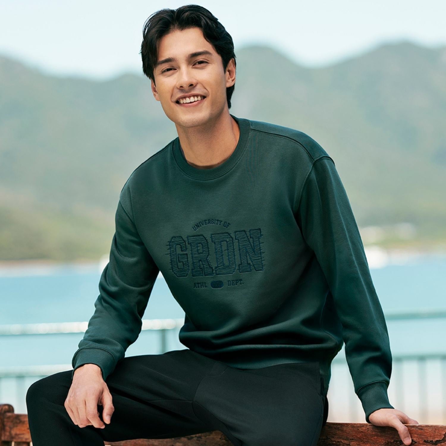 Men's Relaxed Fit Printed French Terry Pullover