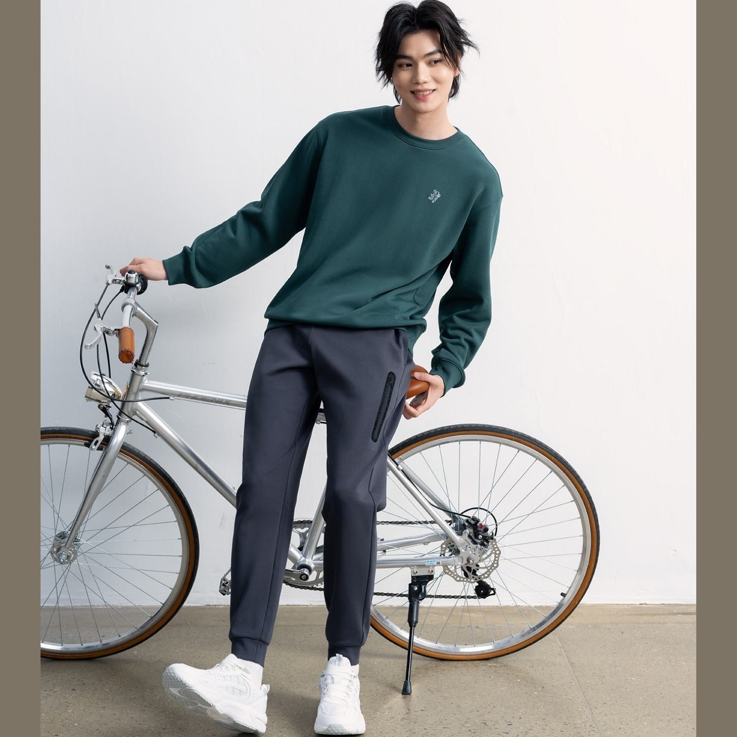 Men’s French Terry Crew Neck Relaxed Fit Sweatshirt