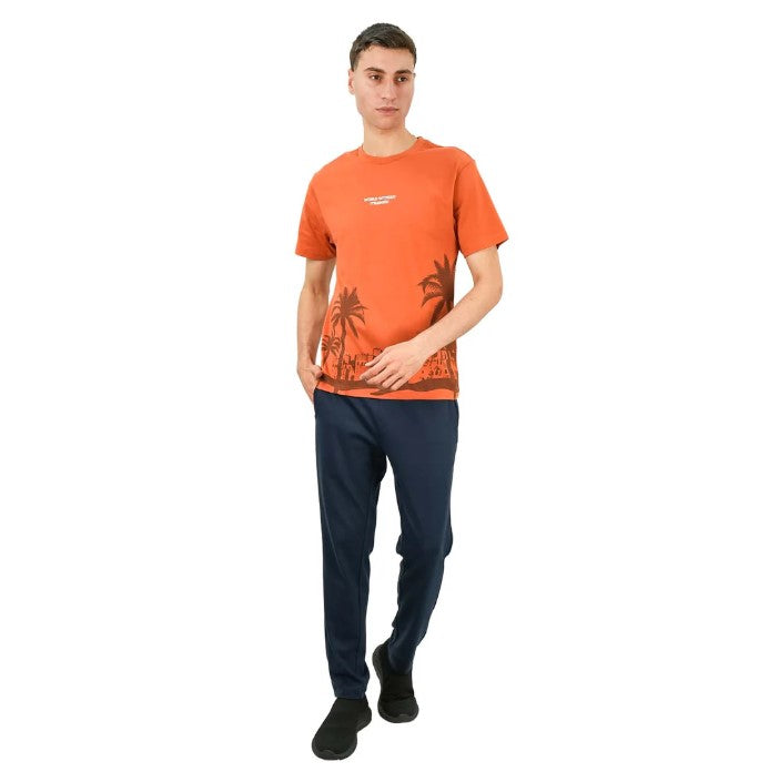 تي شيرت رجالي مطبوع عليه عبارة "عالم بلا غرباء" - قصة ضيقة، رقبة دائرية، قطن