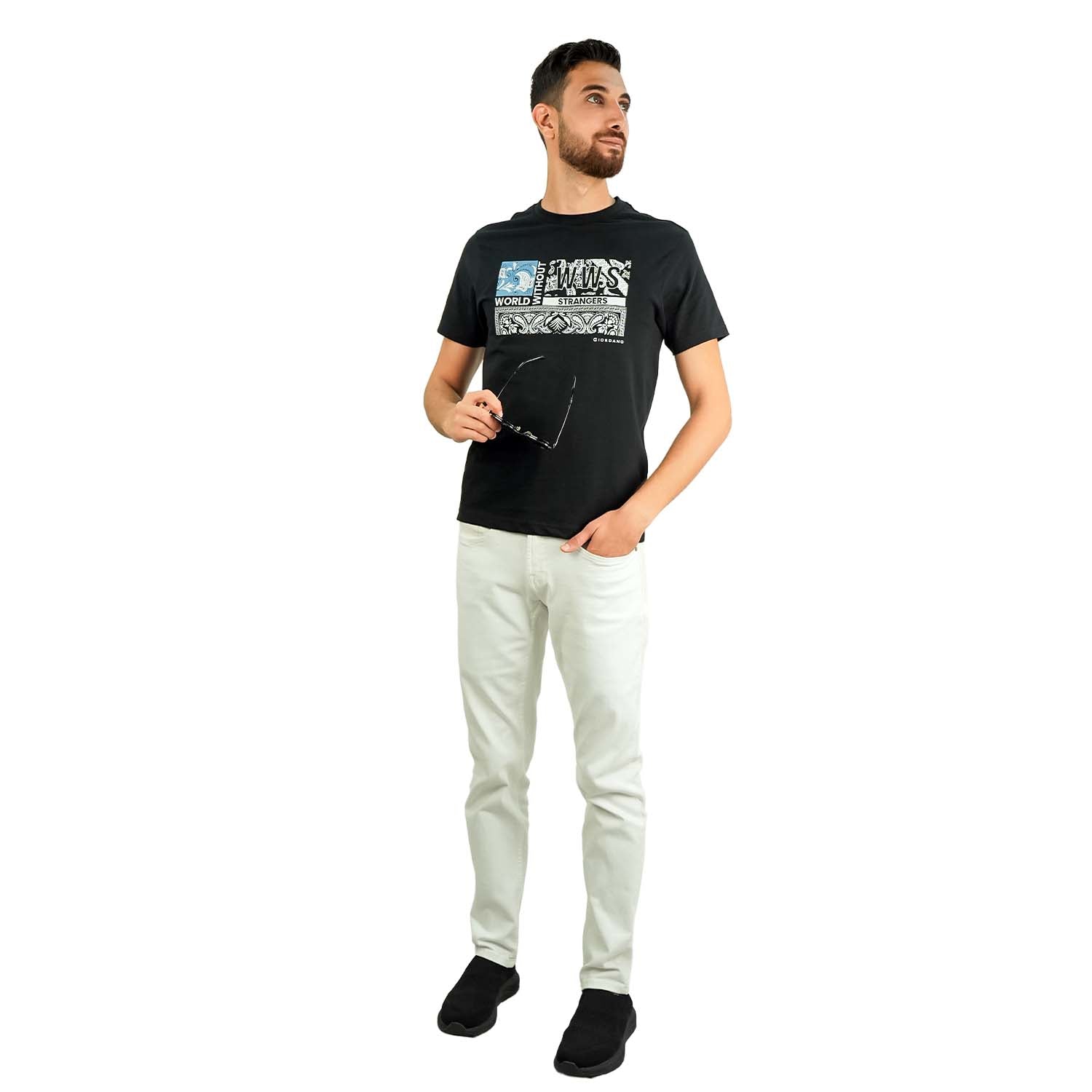 تي شيرت رجالي مطبوع عليه عبارة "عالم بلا غرباء" - قصة ضيقة، رقبة دائرية، قطن