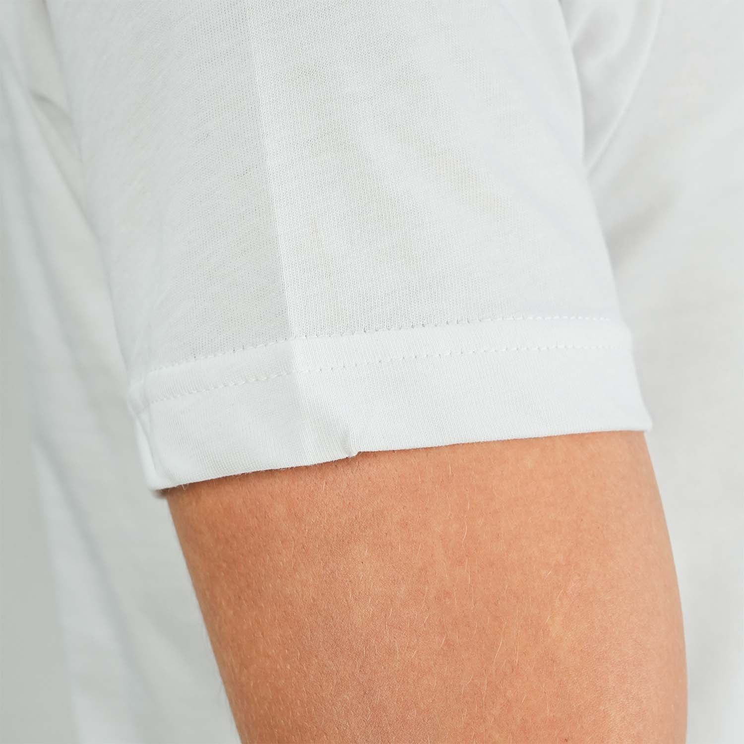 تي شيرت رجالي مطبوع عليه عبارة "عالم بلا غرباء" - قصة ضيقة، رقبة دائرية، قطن