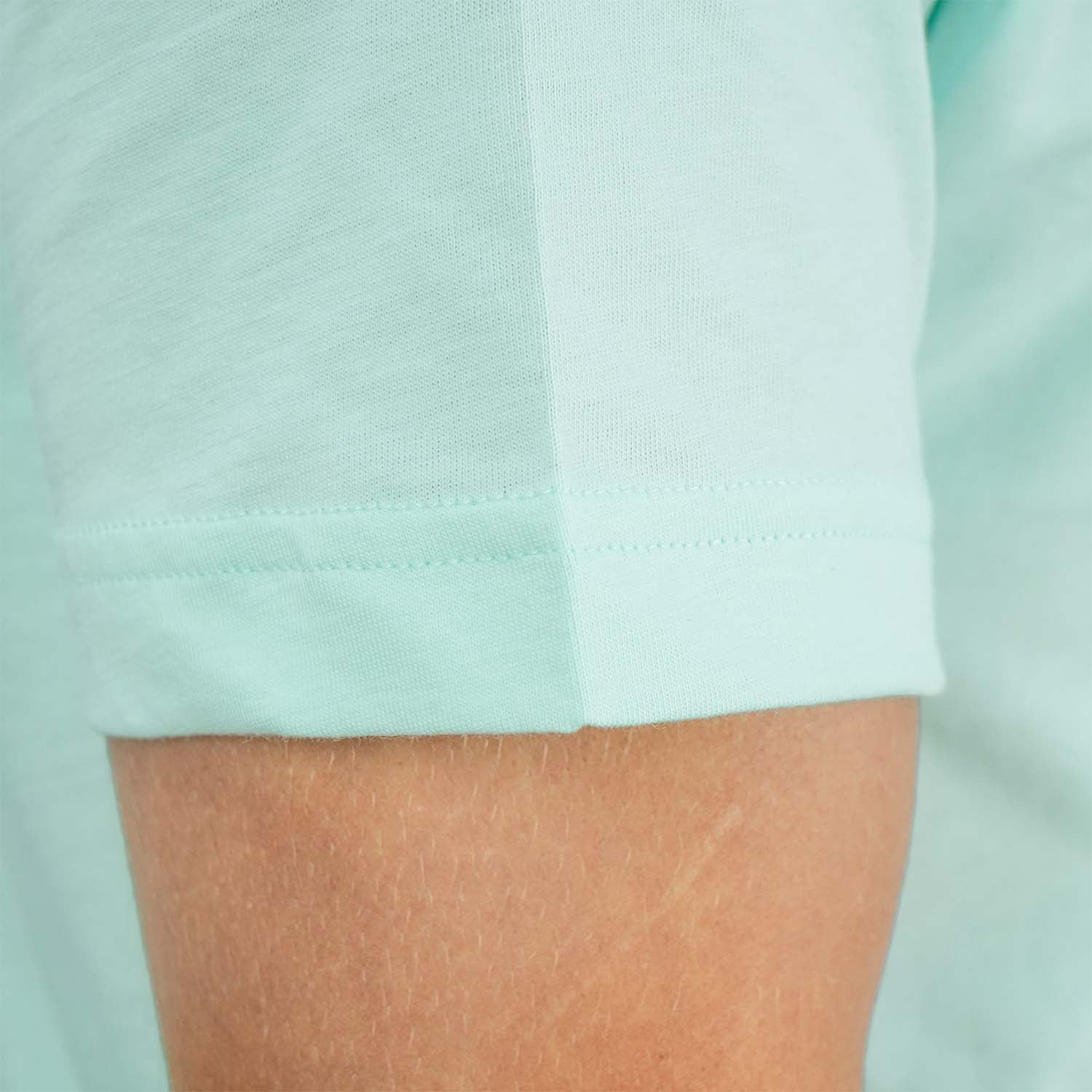 تي شيرت رجالي مطبوع عليه عبارة "عالم بلا غرباء" - قصة ضيقة، رقبة دائرية، قطن