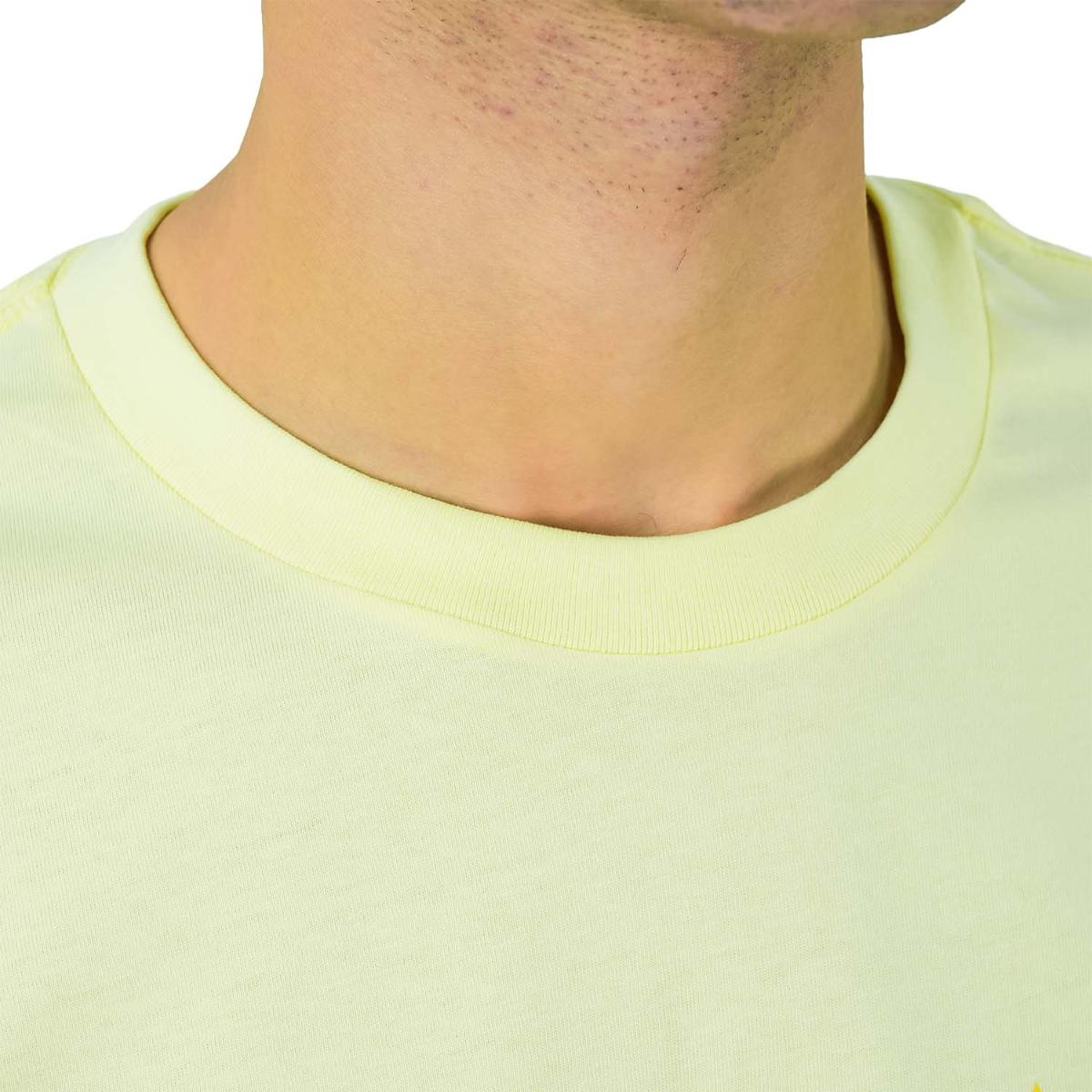 تي شيرت رجالي مطبوع عليه عبارة "عالم بلا غرباء" - قصة ضيقة، رقبة دائرية، قطن