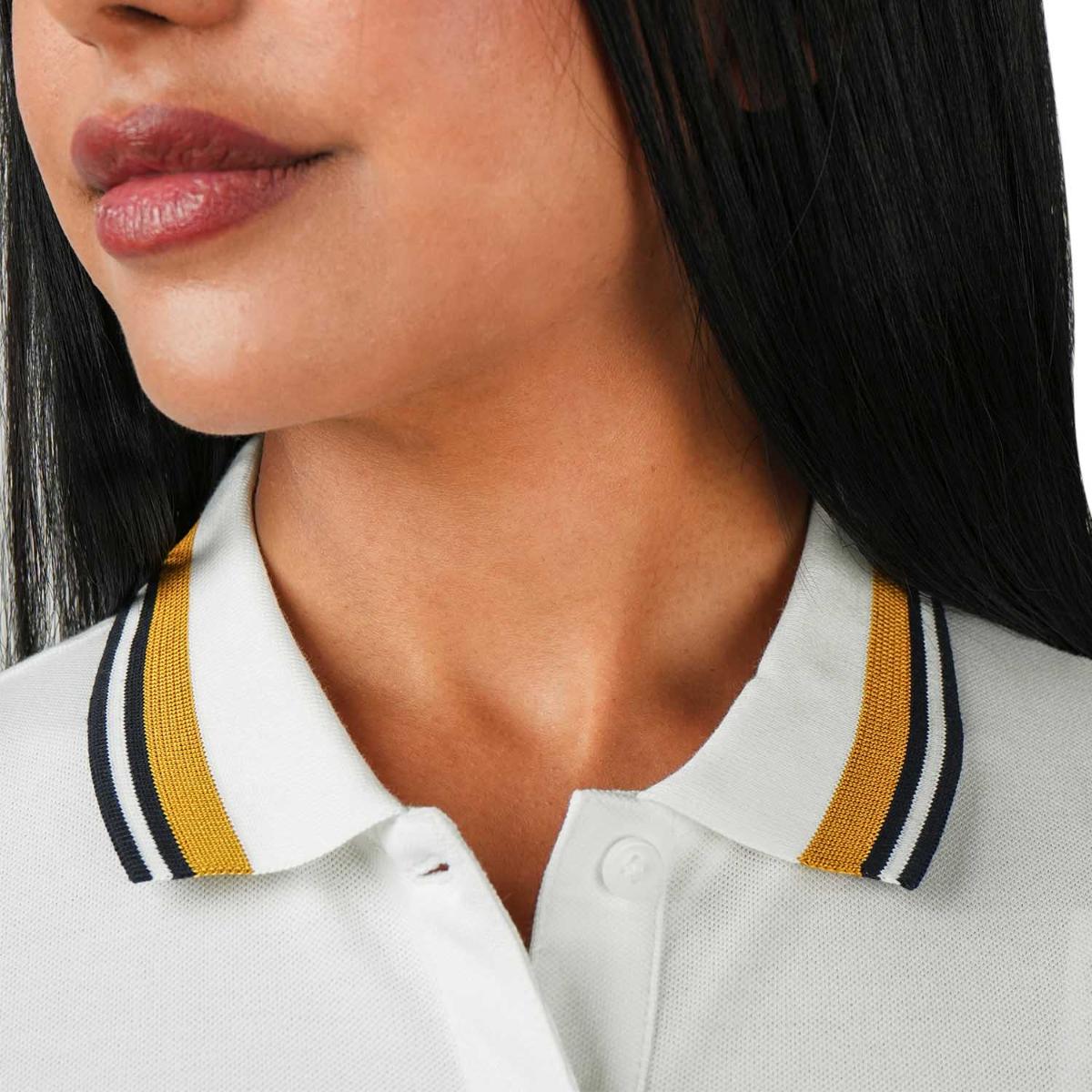 قميص بولو نسائي كلاسيكي من القطن بيكيه - قصة ضيقة، تفاصيل مطرزة