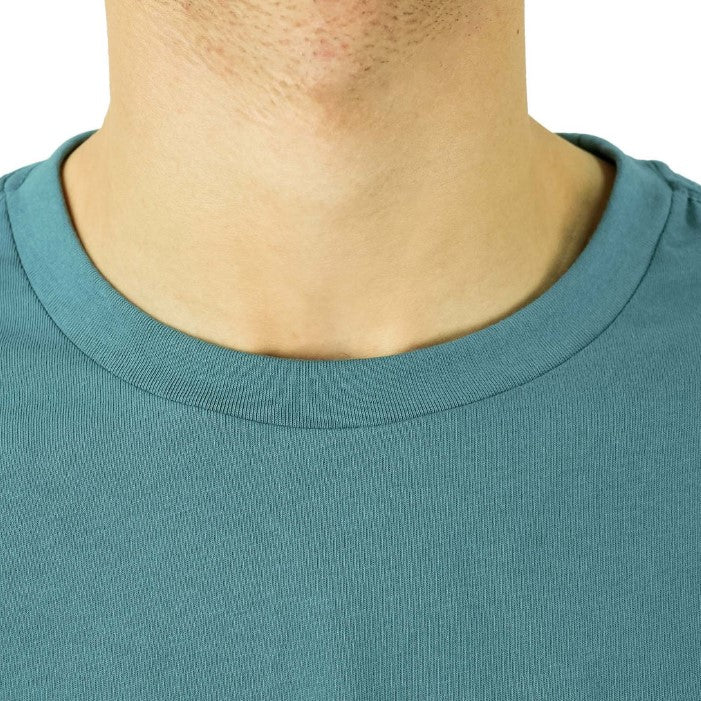 تي شيرت رجالي مطبوع عليه عبارة "عالم بلا غرباء" - قصة ضيقة، رقبة دائرية، قطن