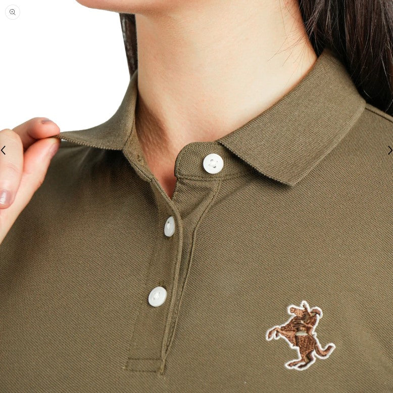 قميص بولو كلاسيكي أنيق وجريء بأكمام قصيرة من القطن/الليكرا بيكيه بلون سادة