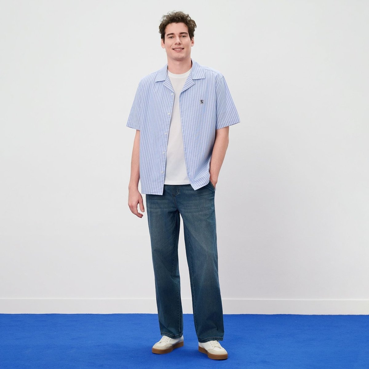 Men's Relaxed Fit Short Sleeve Lion Oxford Shirt