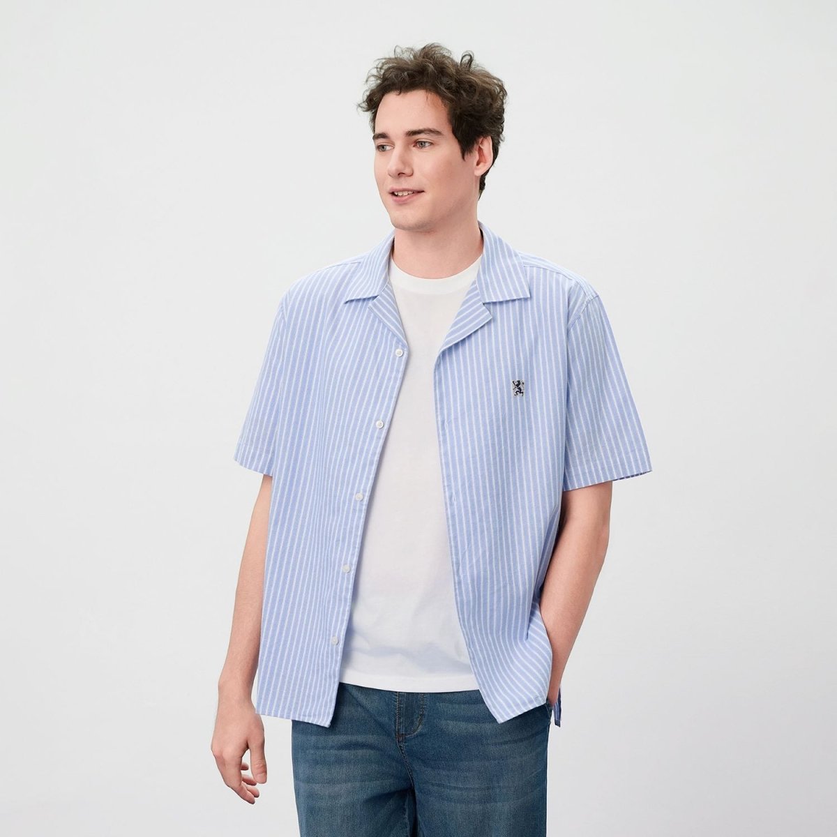 Men's Relaxed Fit Short Sleeve Lion Oxford Shirt