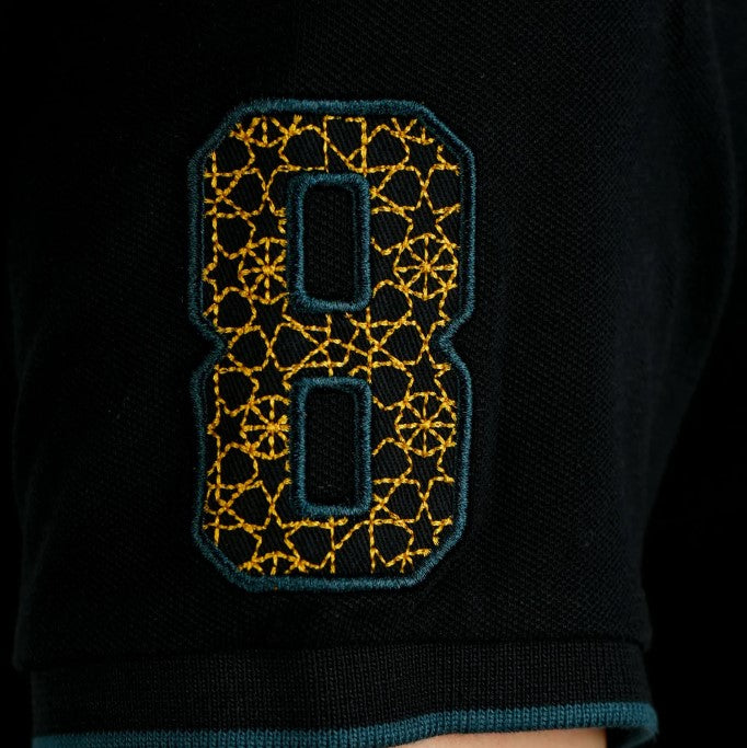 قميص بولو نابليون مطرز بقصّة Slim Fit للنساء