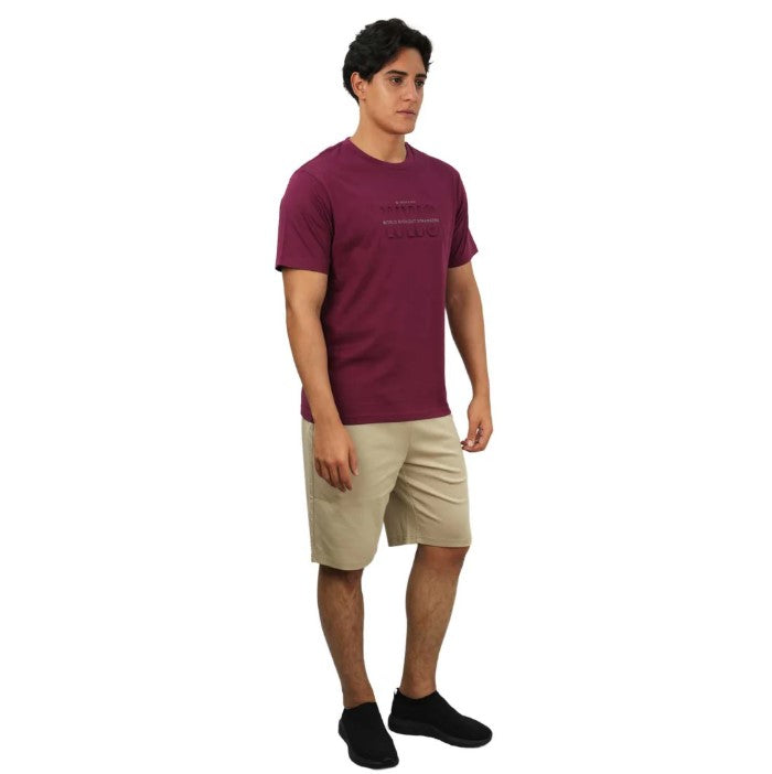 تي شيرت رجالي مطبوع عليه عبارة "عالم بلا غرباء" - قصة ضيقة، رقبة دائرية، قطن