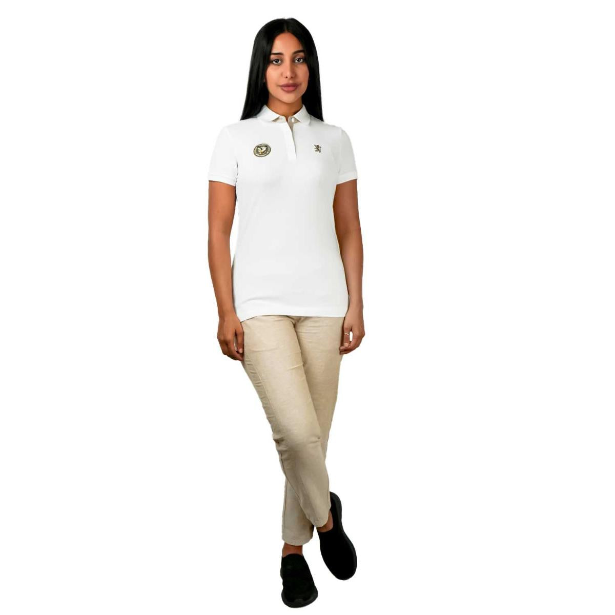 قميص بولو نسائي من القطن بيكيه مطرز بجرأة - قصة ضيقة، وأكمام قصيرة