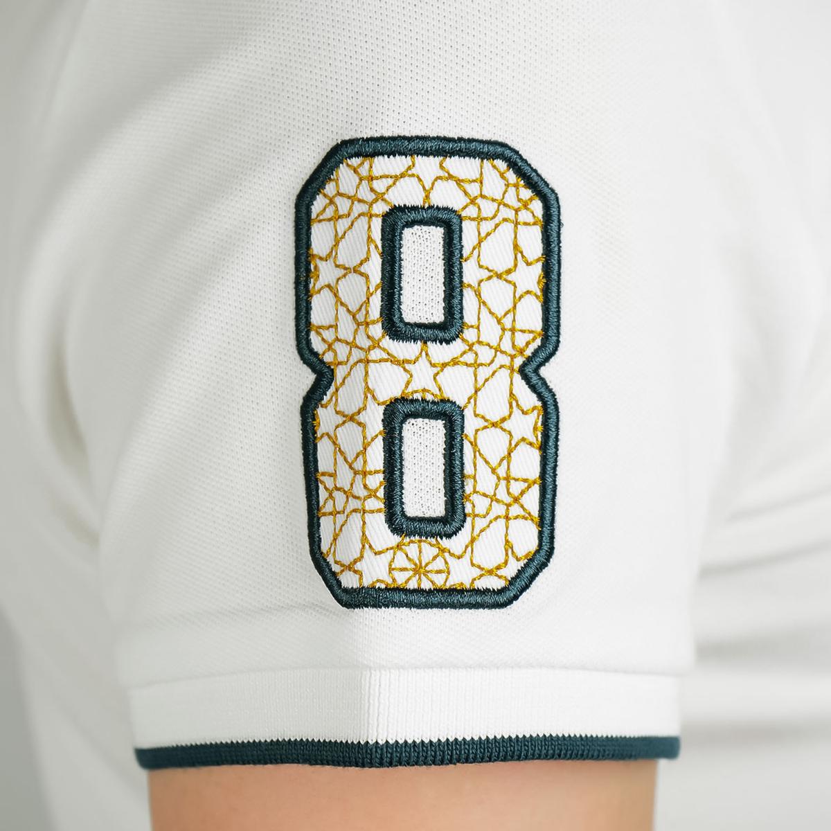 قميص بولو نابليون مطرز بقصّة Slim Fit للنساء