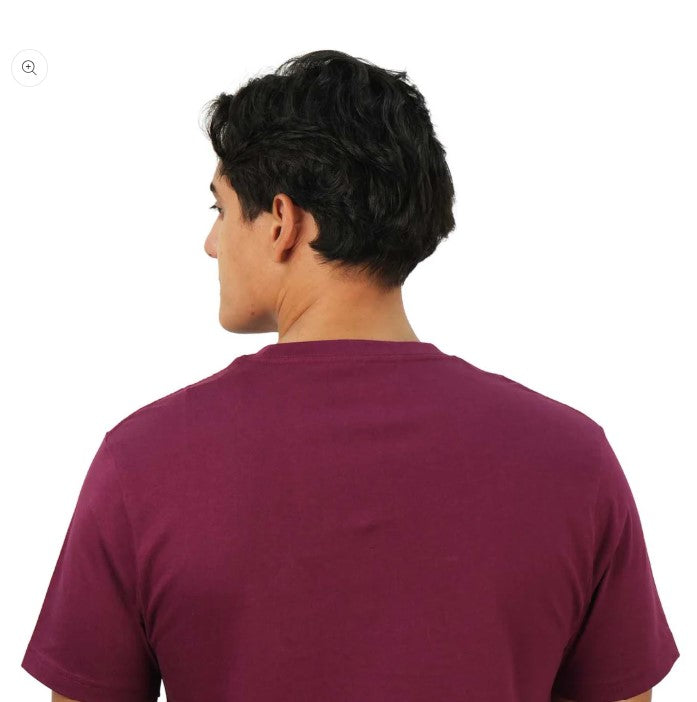 تي شيرت رجالي مطبوع عليه عبارة "عالم بلا غرباء" - قصة ضيقة، رقبة دائرية، قطن