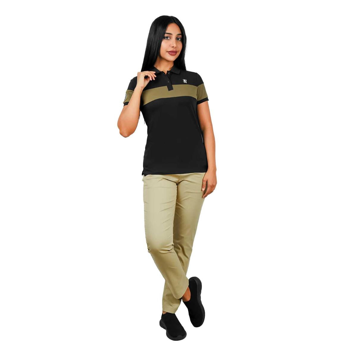 قميص بولو نسائي من القطن بيكيه مطرز بجرأة - قصة ضيقة، وأكمام قصيرة