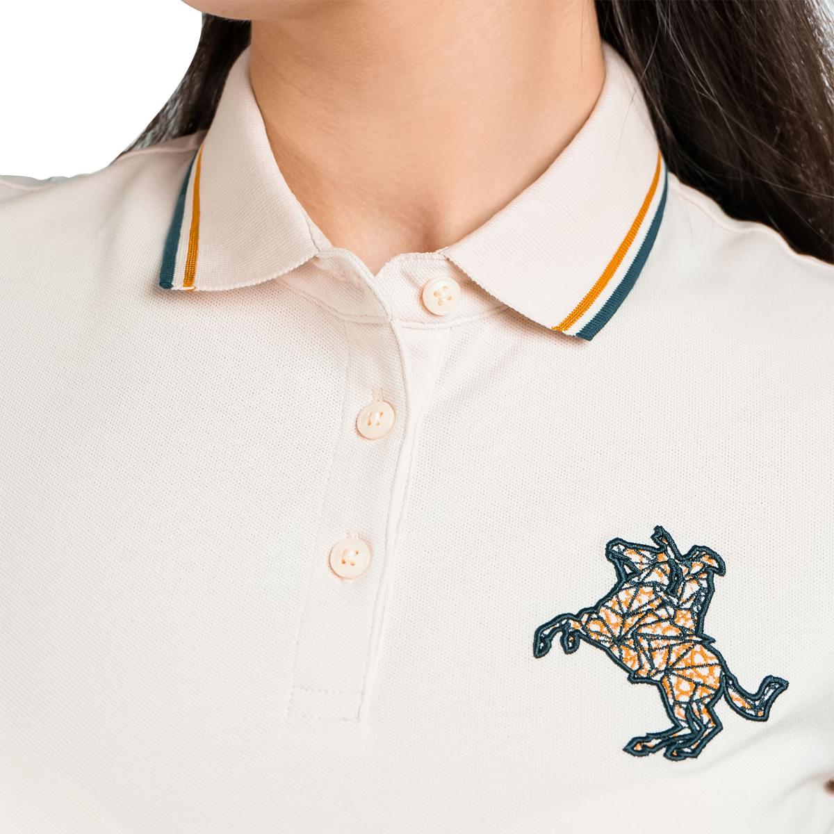 قميص بولو نابليون مطرز بقصّة Slim Fit للنساء