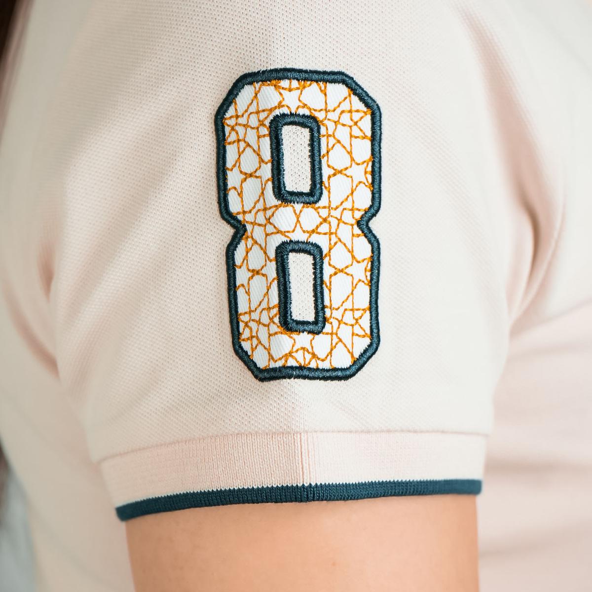 قميص بولو نابليون مطرز بقصّة Slim Fit للنساء