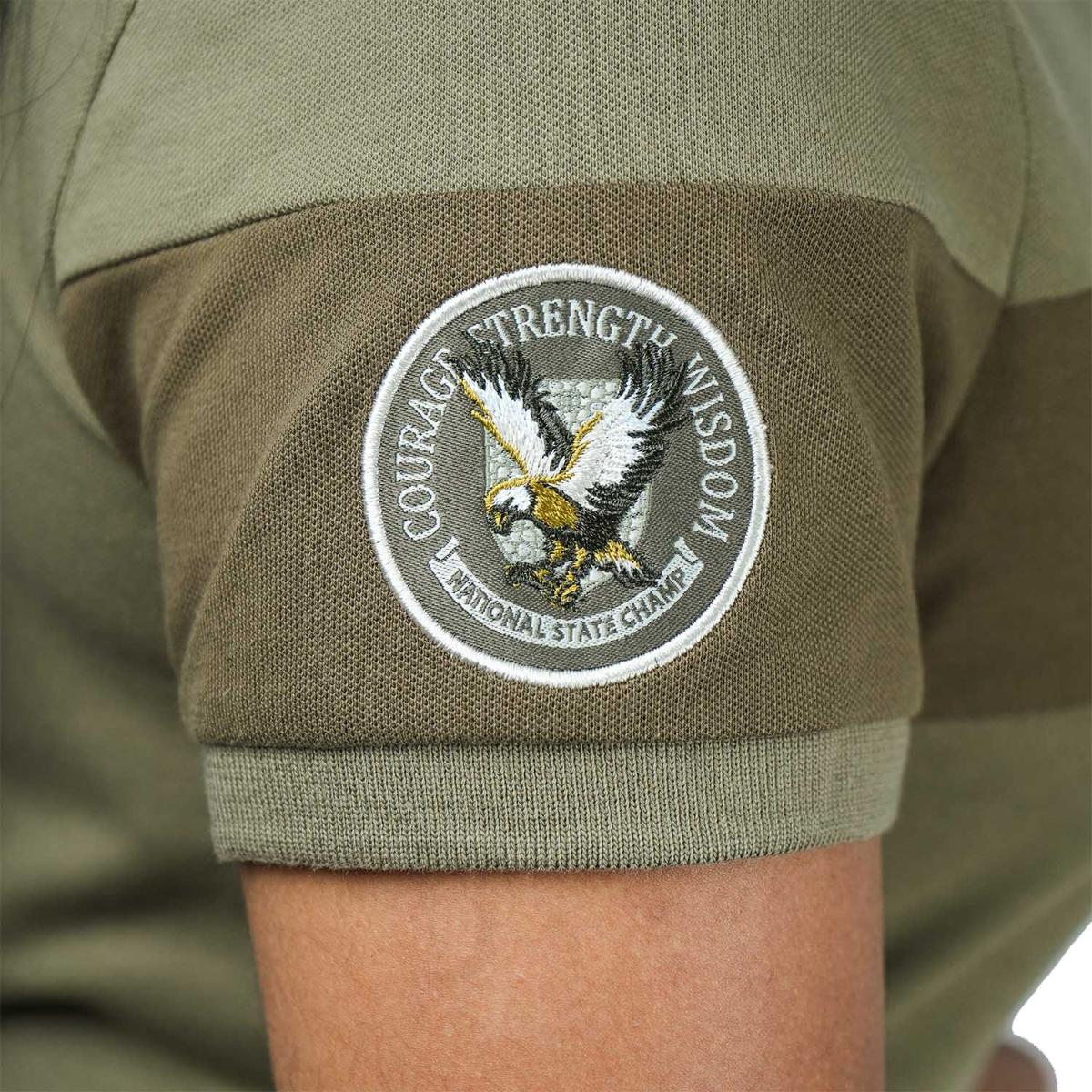 قميص بولو نسائي من القطن بيكيه مطرز بجرأة - قصة ضيقة، وأكمام قصيرة