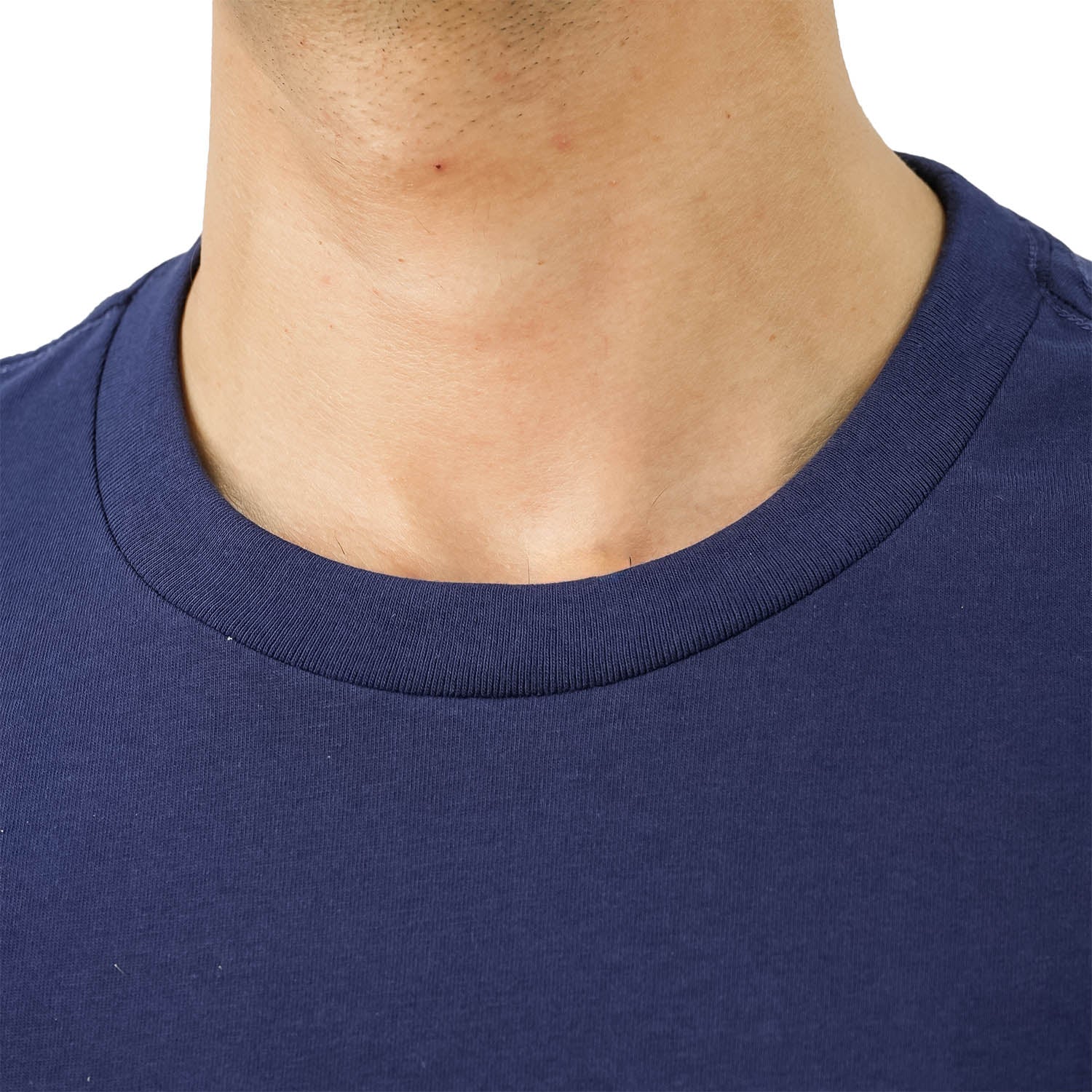 تي شيرت رجالي مطبوع عليه عبارة "عالم بلا غرباء" - قصة ضيقة، رقبة دائرية، قطن